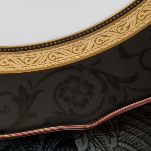 Noritake 2 Kingswood Black and Gold Accent Luncheon Plates - Picture 4 of 7